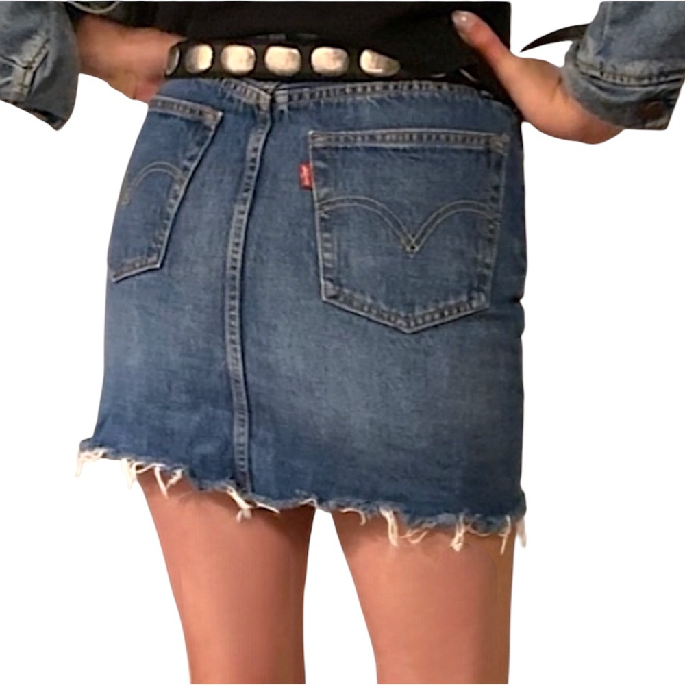 Levis Jean Denim High Waisted Mini Skirt w Frayed Hem Pockets Belt Loops sz 26 - Picture 5 of 16